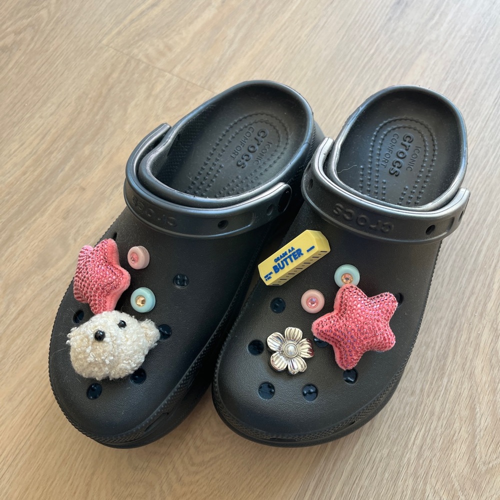 Cute Platform Crocs in Black - Picture 3 of 4